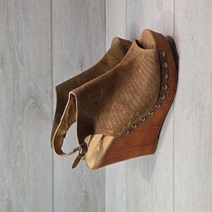 Lucky Brand Women Larae Leather Wedge Sandals shoes sz 7M